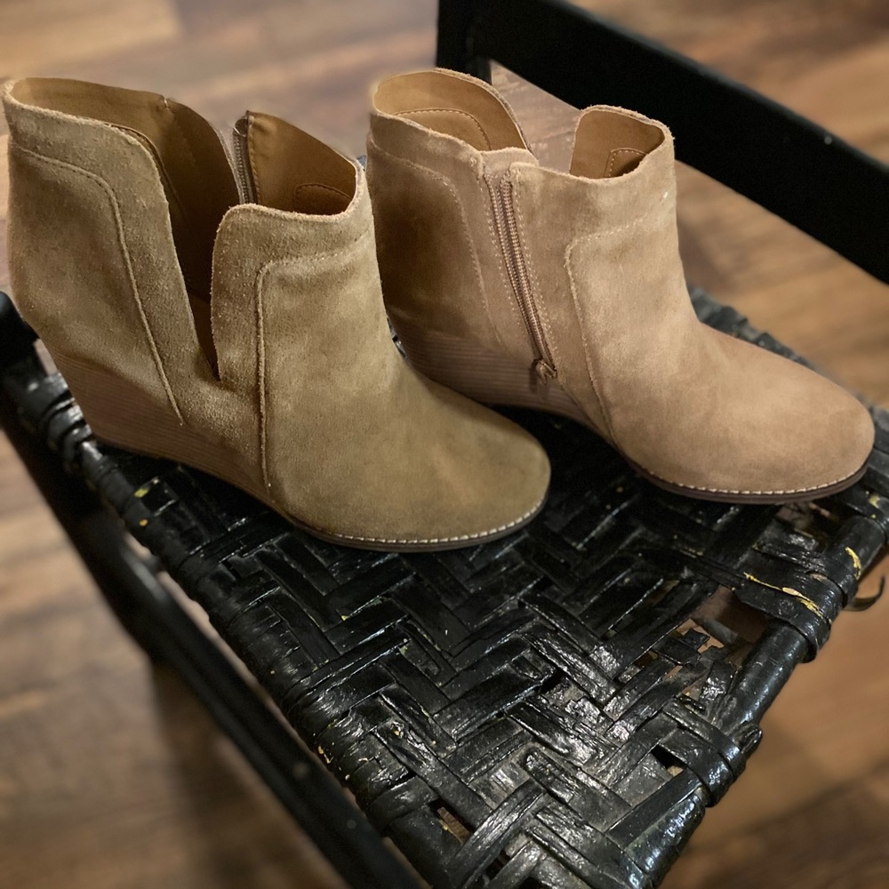 LUCKY BRAND  Cozy Fall Tan Suede Zip-up Booties.